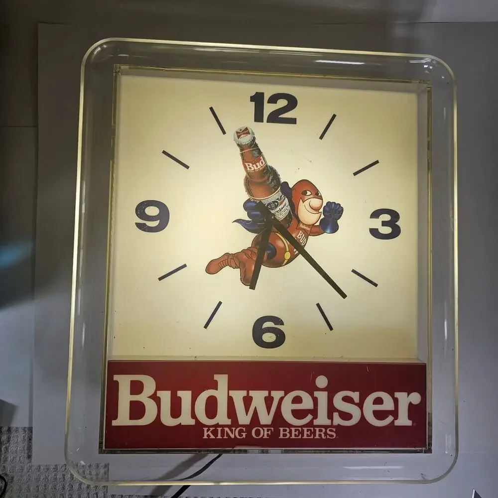 Vintage Bud Man Budweiser Beer Light Up Clock Works Bar Sign
